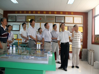 2012.7.28日山東天意兩項科技成果鑒定順利通過，北京領(lǐng)導(dǎo)專家，到我公司參觀指導(dǎo)