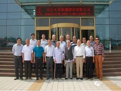 兗州區(qū)委常委、組織部長(zhǎng)徐繼瑞一行領(lǐng)導(dǎo)蒞臨天意參觀指導(dǎo)工作