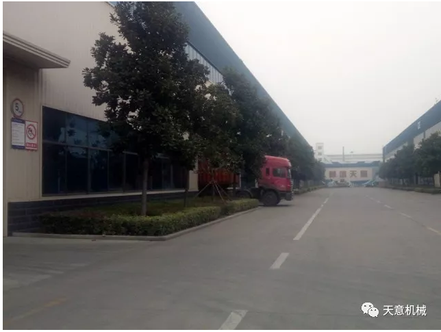 天意機(jī)械為柬埔寨客戶加工生產(chǎn)年產(chǎn)80萬平方輕質(zhì)墻板生產(chǎn)線成功裝車啟運(yùn)！