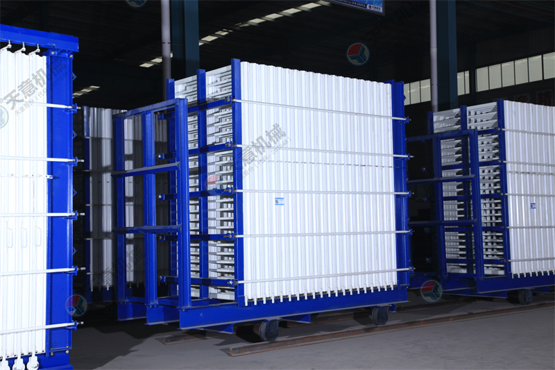 一次成型40塊板的復(fù)合墻板機(jī)，究竟有多好？